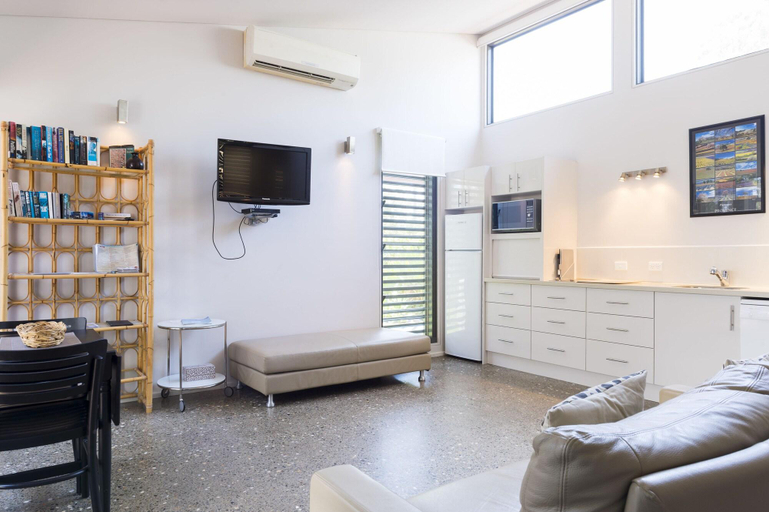 Bedroom 3, By The Beach Bed And Breakfast Holiday Apartments, Shoalhaven - Pt B