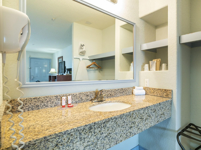 Bathroom 4, Hotel O Bien Venido Pearsall I-35, Frio
