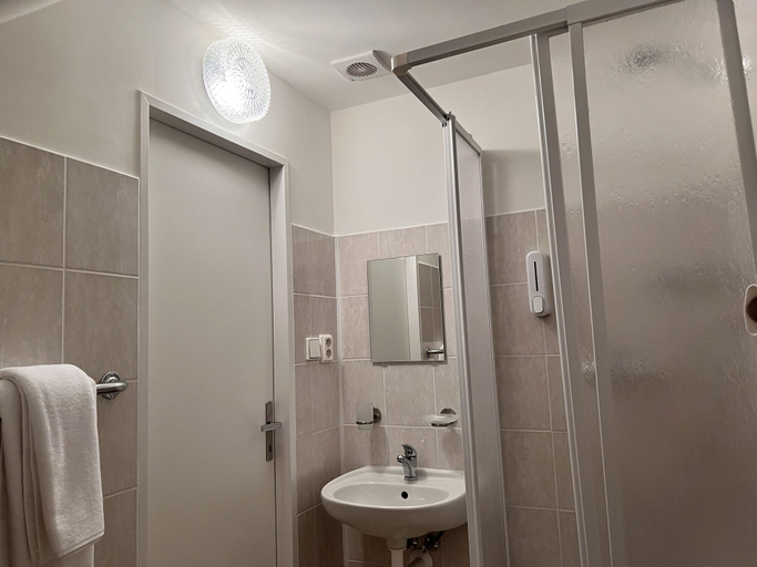 Bathroom 3, Hotel Marislav, České Budějovice