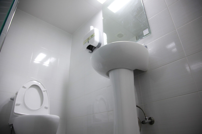 Bathroom 4, Calli Hostel, Busanjin