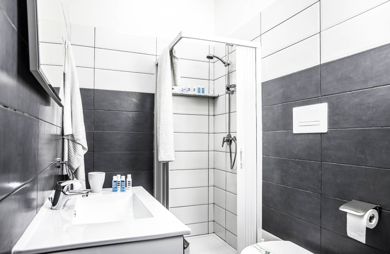 Bathroom, San Cosmo's Flat Naples Centre, Napoli
