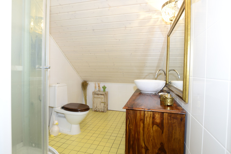 Bathroom 3, Majatalo Torppa, Kymenlaakso