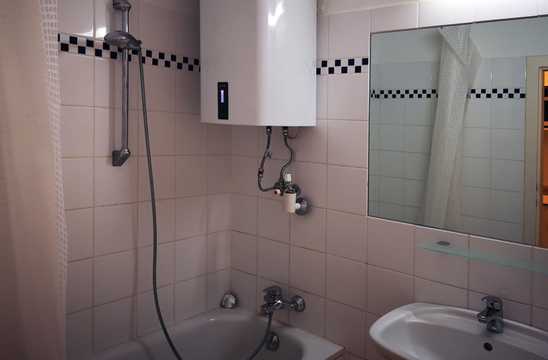 Bathroom 2, Vienna Studios, Wien