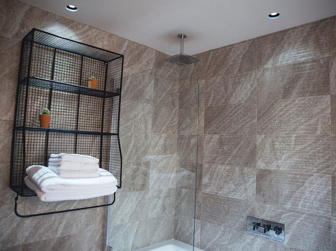 Bathroom 5, Charter House , Isle of Wight