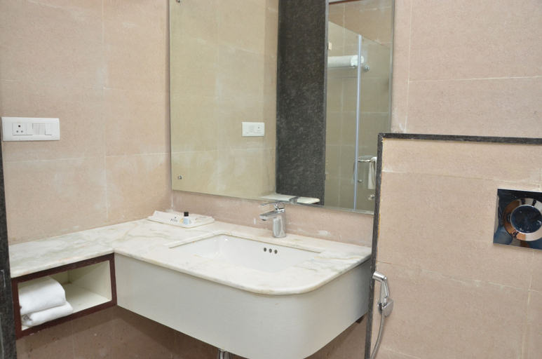 Bathroom 5, Hotel Placid, Kaushambi