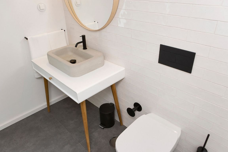 Bathroom 3, Solar da Avenida, Porto
