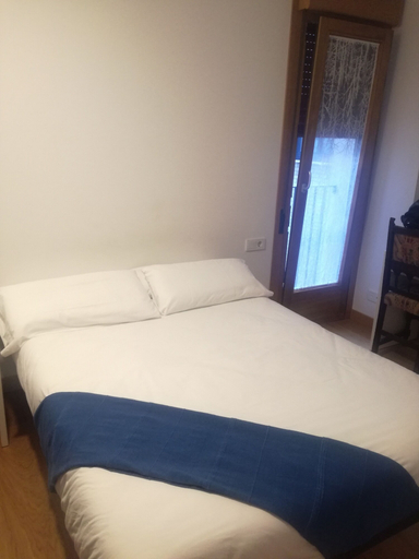 Bedroom 5, Pensión El Paseo, Navarra