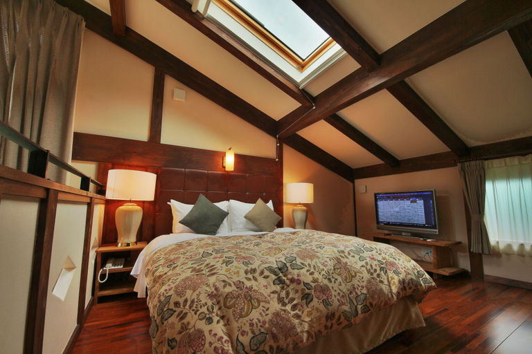 Bedroom 2, One More Time Heart, Nikkō