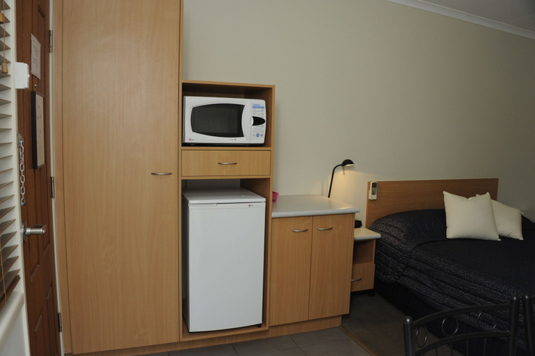 Bedroom 3, Sun Valley Motel Biloela, Banana