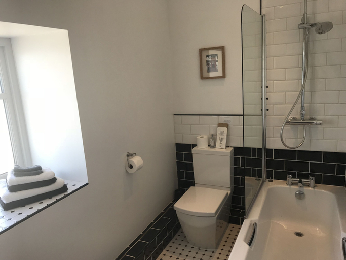 Bathroom 4, Colton Haggs Farm B&B, York