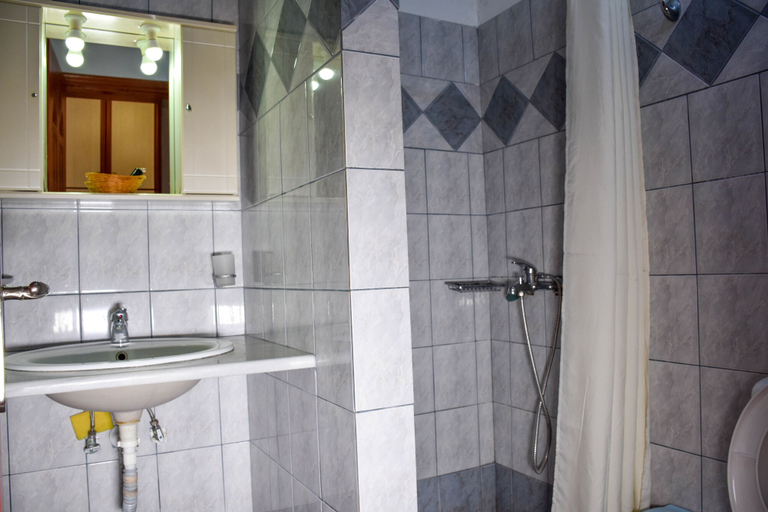 Bathroom 5, Anemos Studios, South Aegean