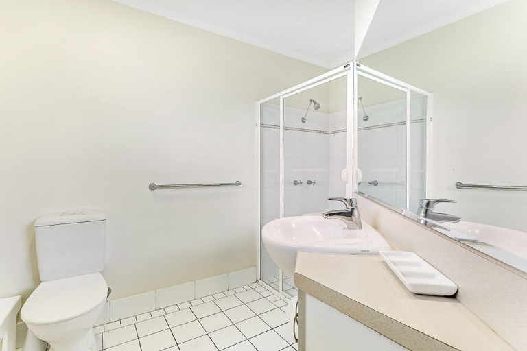 Bathroom, Zenith Studio Unit 3, 10 Messines Street, Port Stephens