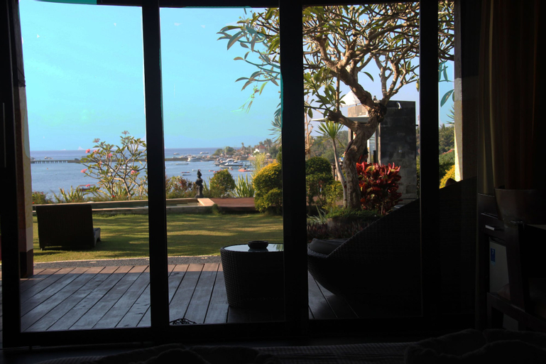 Exterior & Views 12