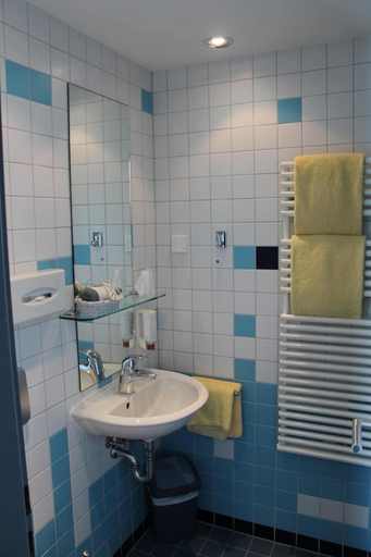 Bathroom 4, Axxe Motel Kassel Ost, Kassel