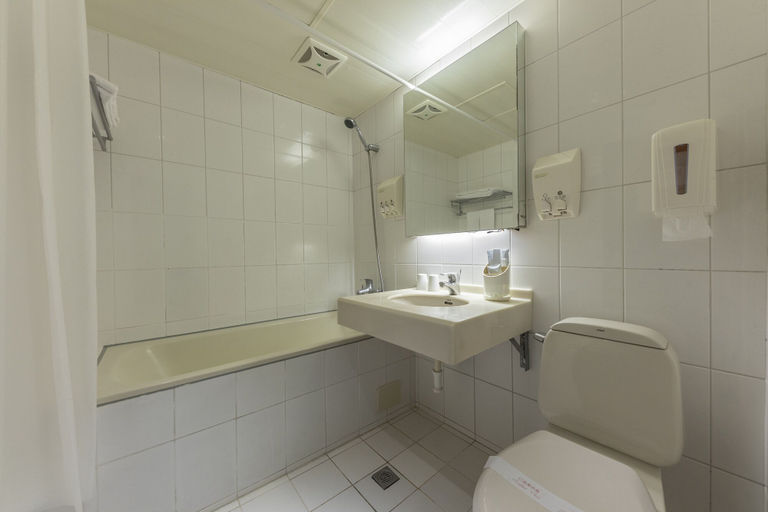 Bathroom 4, Bitan Hotel, New Taipei City