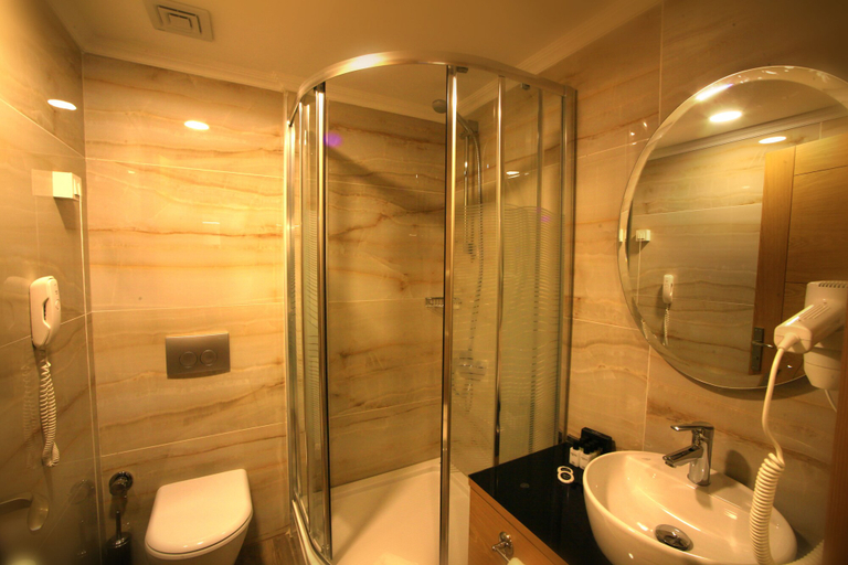 Bathroom 5, Beyoglu MLS Hotel, Beyoğlu