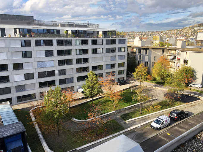 Exterior & Views 25