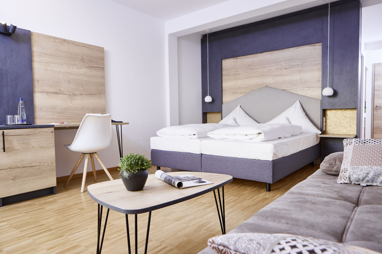 Bedroom 4, Hotel Falter, Regen