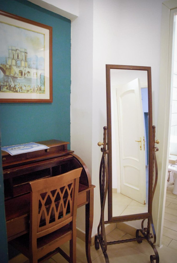Bedroom 5, La Locanda dell'Arte-Piazza Dante, Napoli