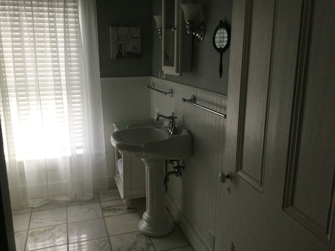 Bathroom 3, Riffles and Runs B & B, Centre