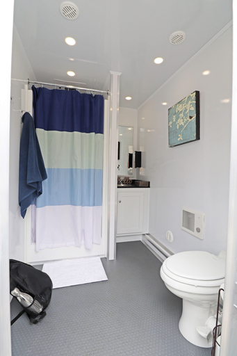 Bathroom 4, Yellowstone Dreamin Camp, Park