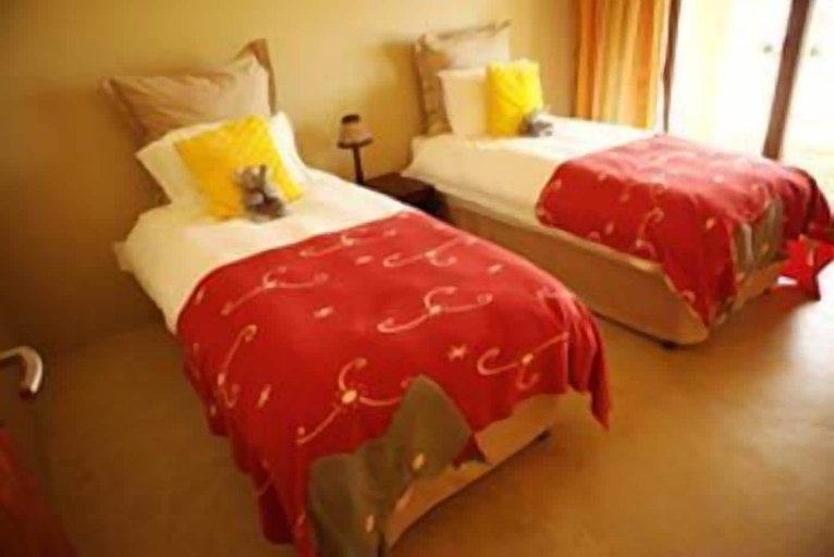 Bedroom 4, Kapensis Guesthouse, Overberg