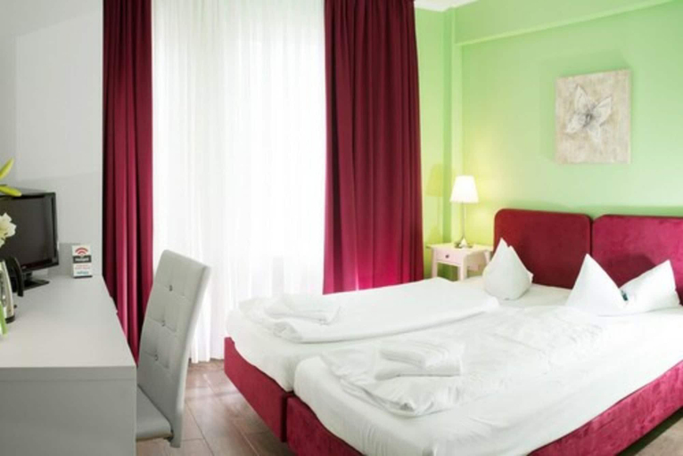 Bedroom 3, Barcelona Bed & Breakfast, Düsseldorf