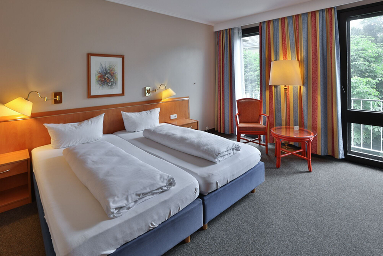 Bedroom 5, Hotel Quellenhof, Baden-Baden