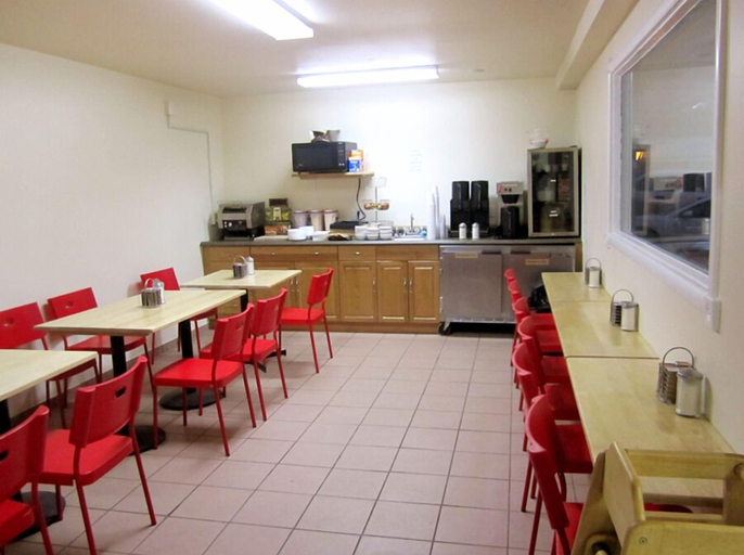 Food & Drinks 5, Gateway Motel, Division No. 15