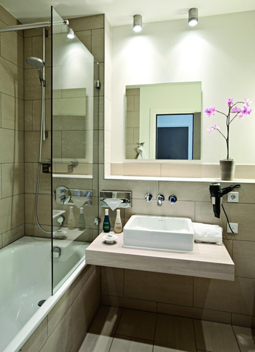 Bathroom 4, Aspria Hannover Maschsee, Region Hannover