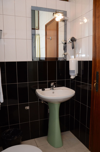 Bathroom 4, Hotel Girassol, Porto