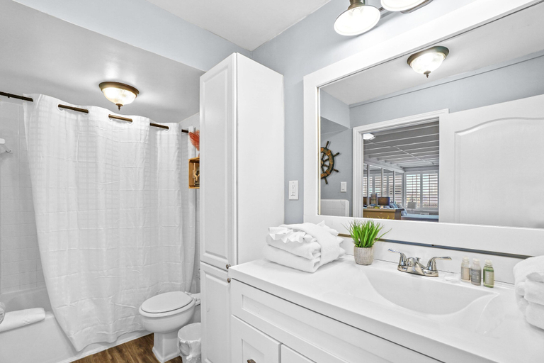 Bathroom, Fontainebleau Terrace by Panhandle Getaways, Bay