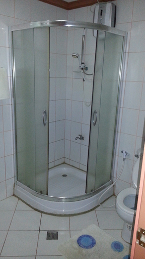 Bathroom 3, Kokomos Hotel & Restaurant, Mabalacat