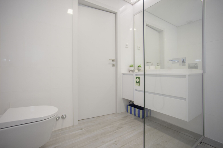 Bathroom 3, Liiiving - Luxury River View Apartment III, Gondomar