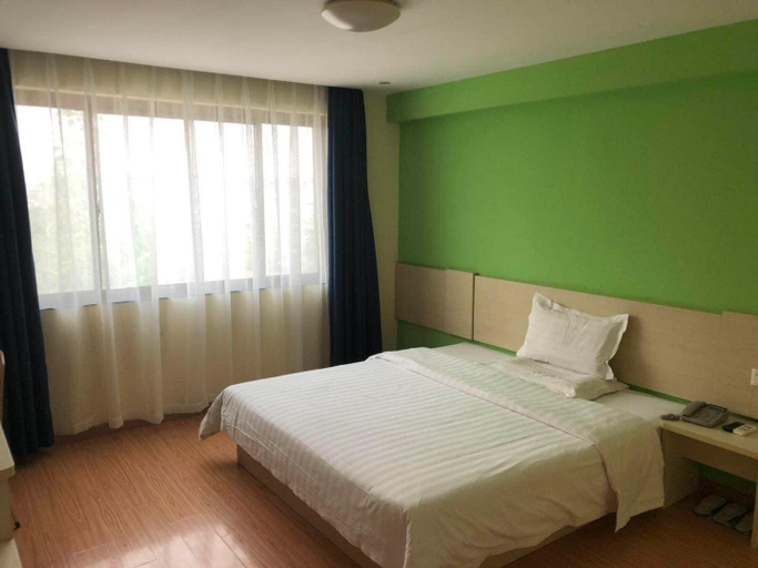 Bedroom 3, 7 Days Inn Huayin Huashan Mountain Scenic Spot, Weinan