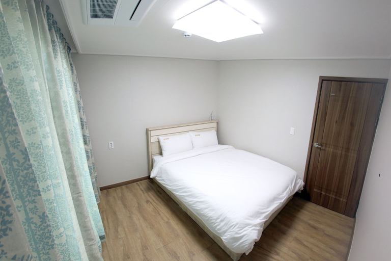 Bedroom 2, Dahlia, Jeju