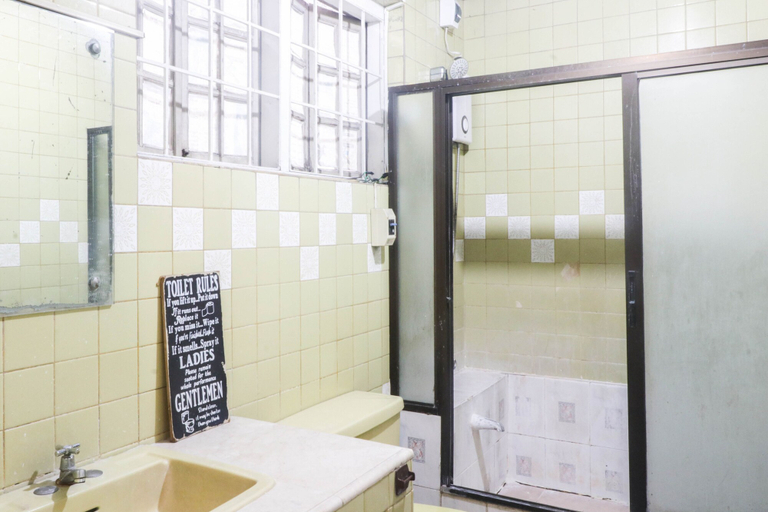 Bathroom 4, Kamuning Hostel, Quezon City