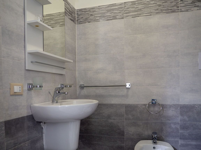 Bathroom 4, Villa Paestum, Salerno