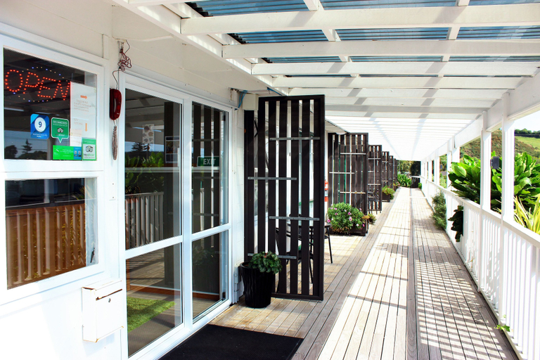 Others 4, Te Awa Motel, Wanganui