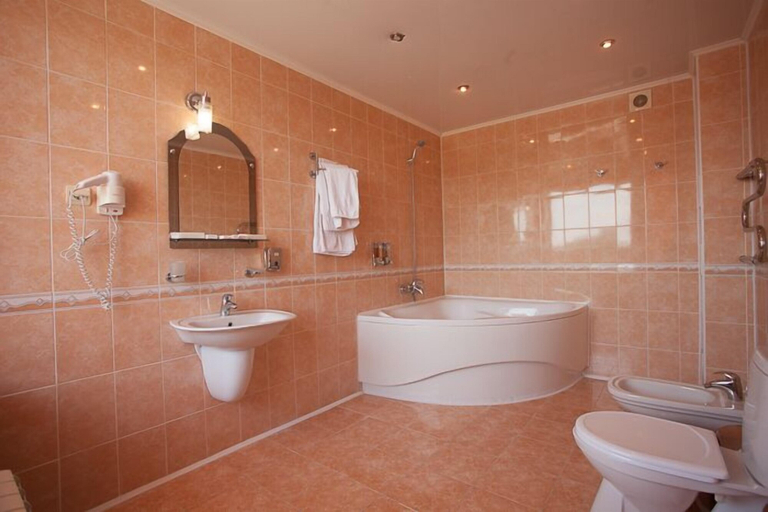 Bathroom 3, Amaks Hotel Azov, Azovskiy rayon
