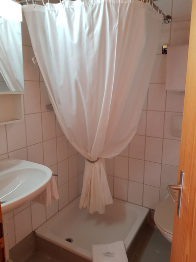 Bedroom 3, Gasthof Schoenegg, Interlaken