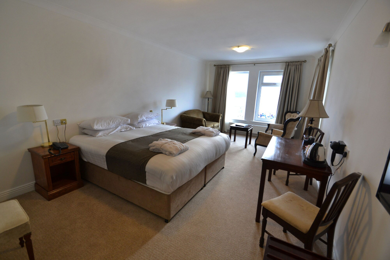 Bedroom 4, Bay View Hotel