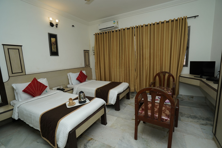 Bedroom 2, Hotel Mangalore International, Dakshina Kannada