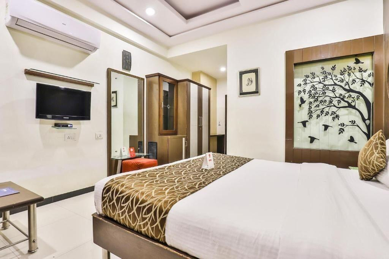 Bedroom 3, Hotel Marshall The Grand, Paldi, Ahmadabad