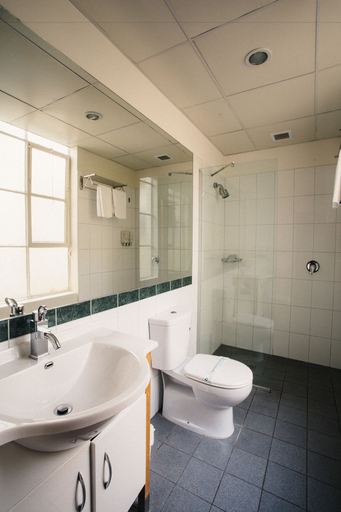 Bathroom 5, YTI Garden Hotel, Melbourne