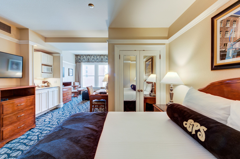 Bedroom 4, Gaslamp Plaza Suites, San Diego