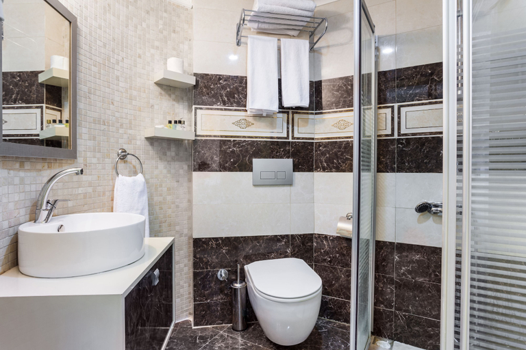 Bathroom 5, Ayhan Hotel, Antalya