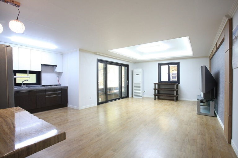 Bedroom 2, Firefly Pension, Gijang