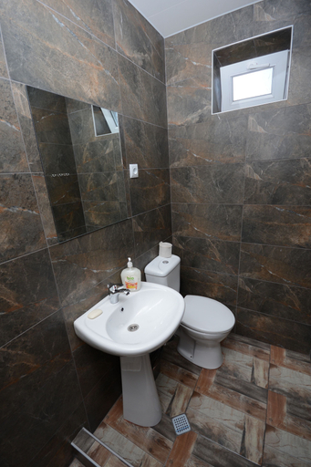 Bathroom 4, Olimpo Guest House, Akhaltsikhe
