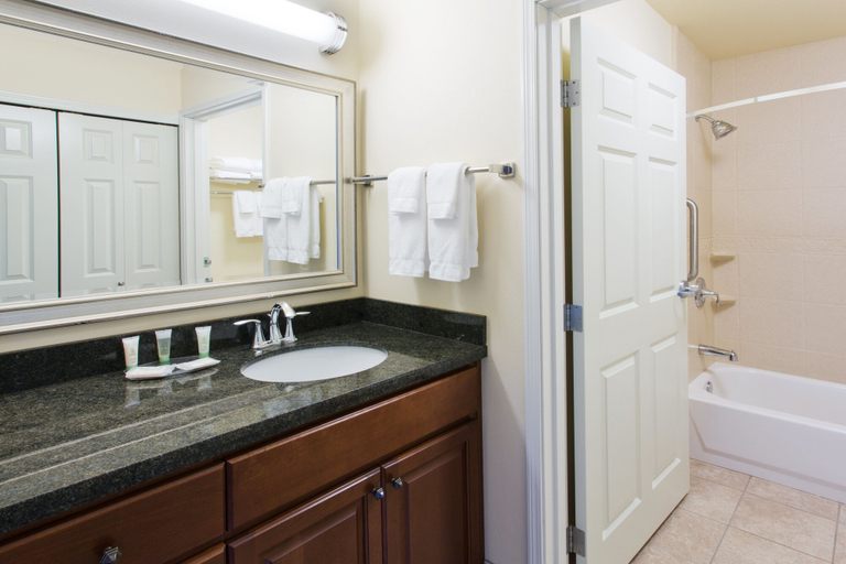 Bathroom 4, Staybridge Suites EVERETT - PAINE FIELD, Snohomish